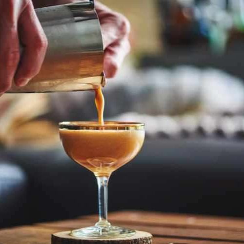 https://simplemocktailrecipes.com/wp-content/uploads/2022/08/espresso-martini-500x500.jpg